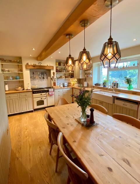 Cottage In The Heart Of Frome Buitenkant foto